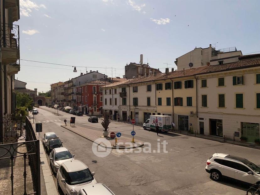 Trilocale in Via S. Nazaro 69 — foto 18 di 33