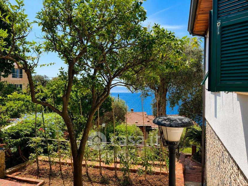 Villa in Via Giacomo Matteotti 13 — foto 8 di 45
