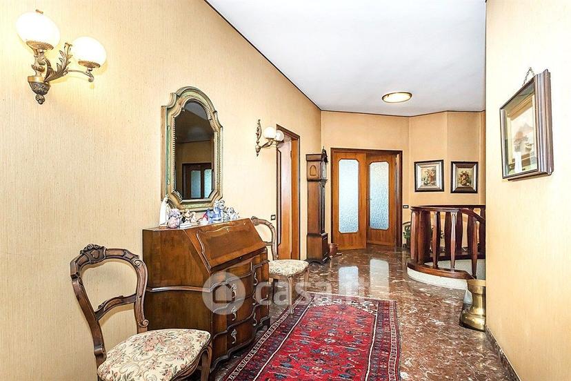 Villa in Via Spluga 32 — foto 16 di 38