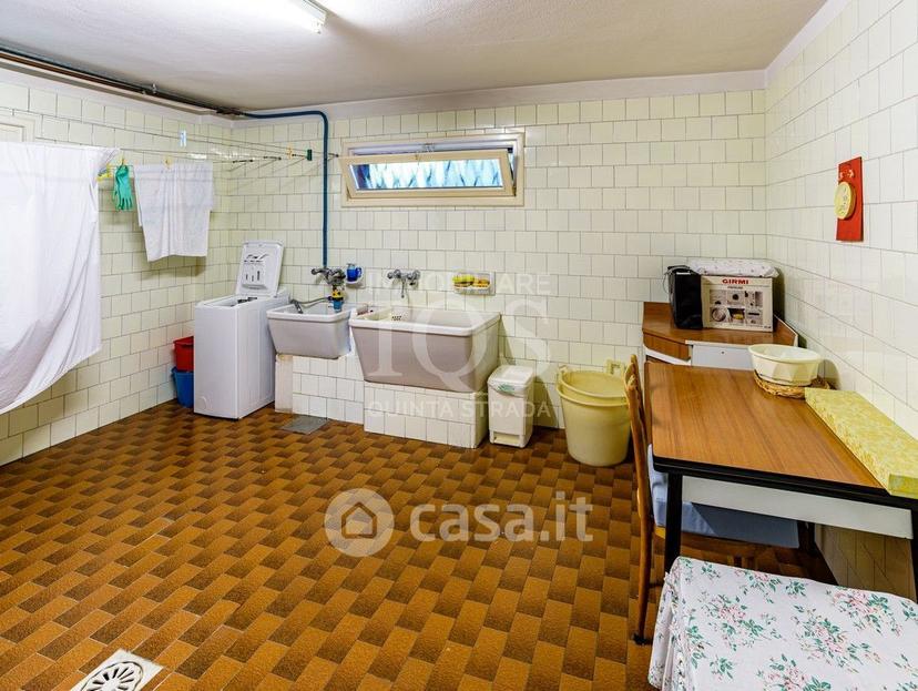Villa in Via U. Foscolo 16 — foto 7 di 31