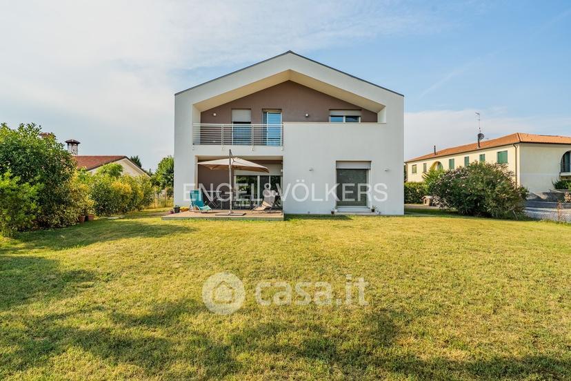 Villa in Via Alessandro Volta 22 — foto 3 di 44