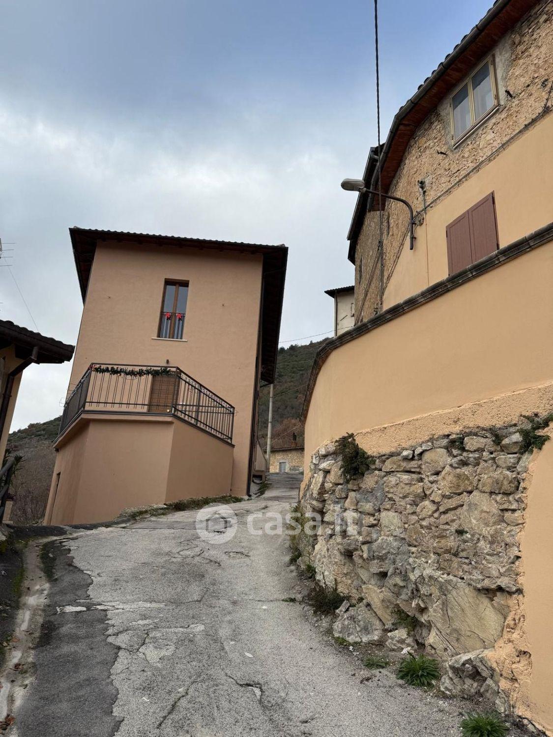 Trilocale in Via Centrale 39