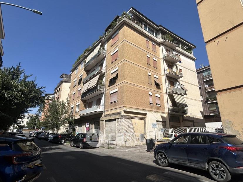 Trilocale in Via Montello 17 — foto 7 di 20