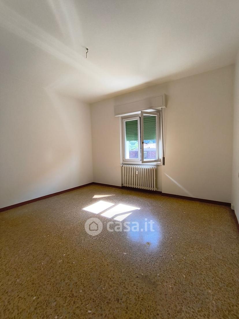 Trilocale in Via F. Petrarca — foto 19 di 25
