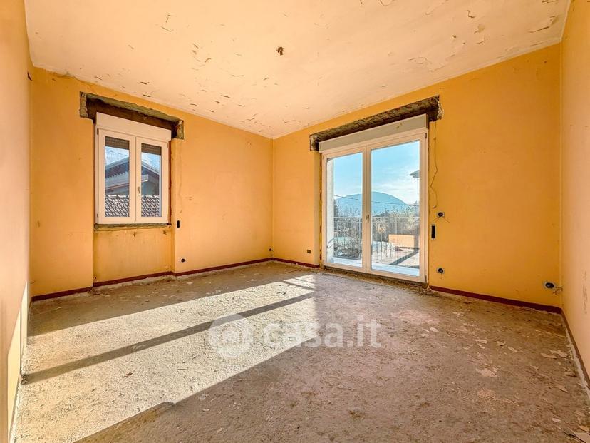 Trilocale in Via Fucine 4 — foto 4 di 36
