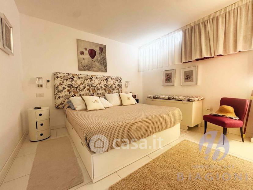 Villa in Via Vincenzo Bellini 5 — foto 3 di 28