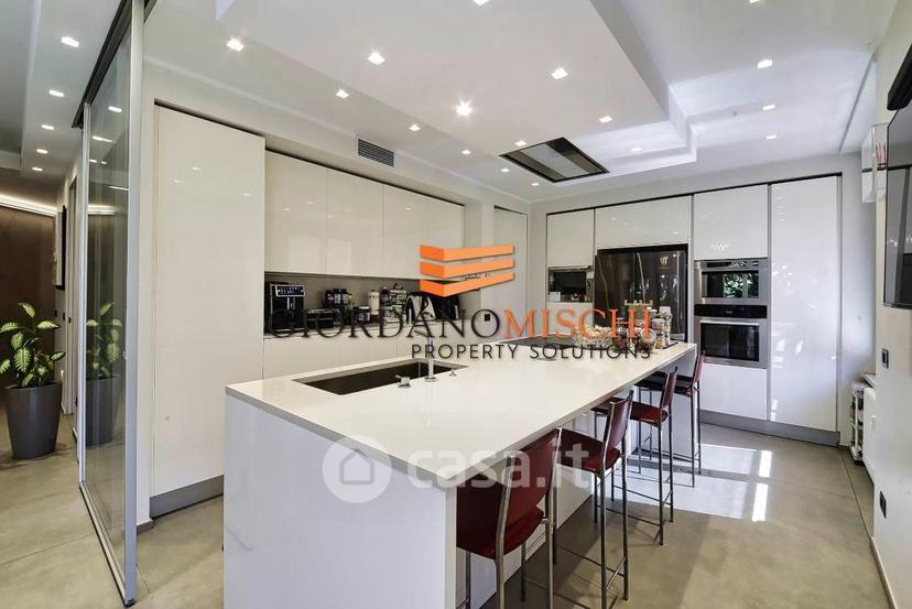 Appartamento in Viale Regina Margherita 11 — foto 2 di 59