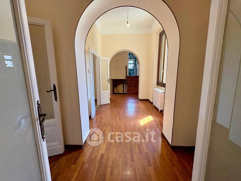 Villa in Via Vittorio Alfieri 2 — foto 35 di 78