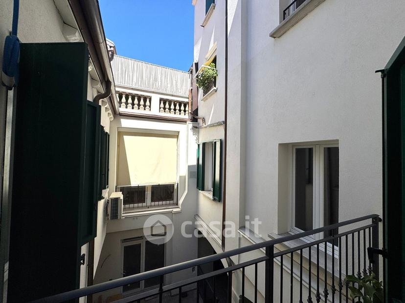 Monolocale in Via Galliera — foto 2 di 23