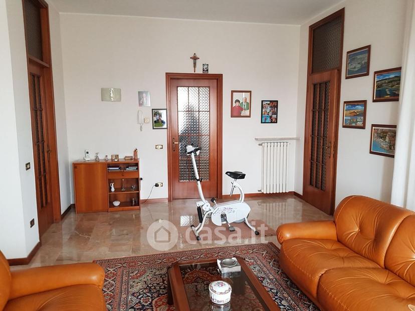Villa in Via Alcide de Gasperi — foto 23 di 63