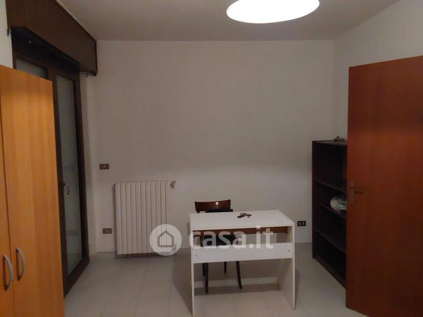 Stanza in Via Archimede 5 — foto 5 di 6