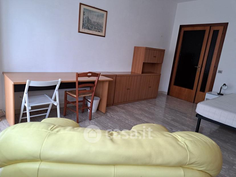 Stanza in Via Bonconte da Montefeltro 28 — foto 6 di 10