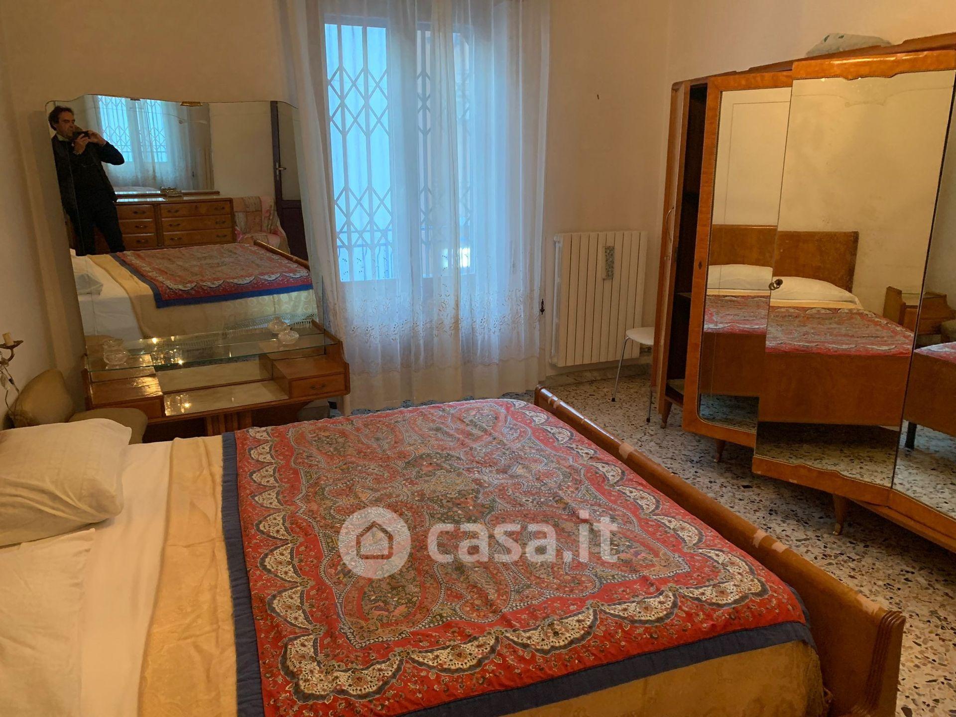 Stanza in Via Lupoli 35