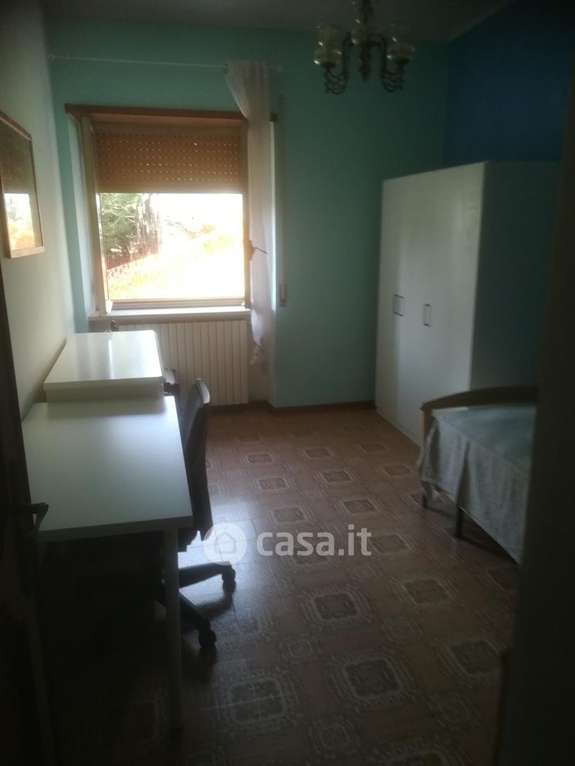 Stanza in Via della Pineta Roio Poggio 28 — foto 2 di 7