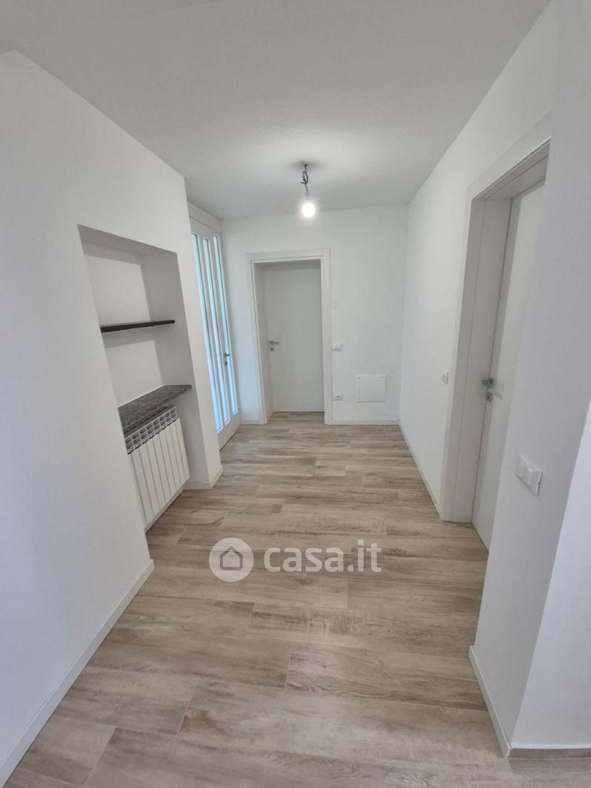 Villa in Via Bredazzane — foto 2 di 26
