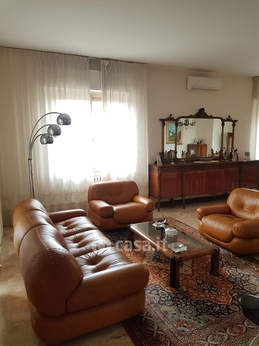 Villa in Via Alcide de Gasperi — foto 28 di 63