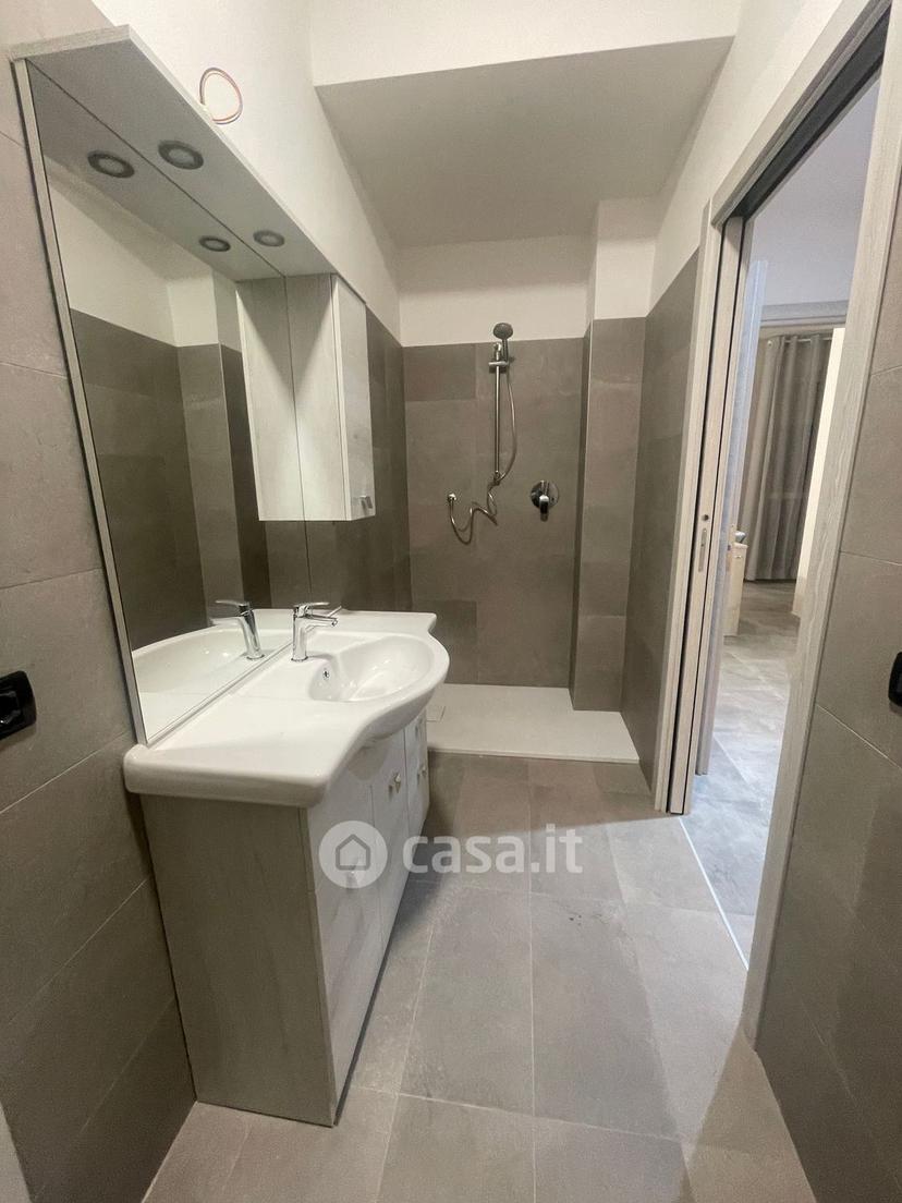 Stanza in Via Bartolomeo Spani 18 d — foto 6 di 35