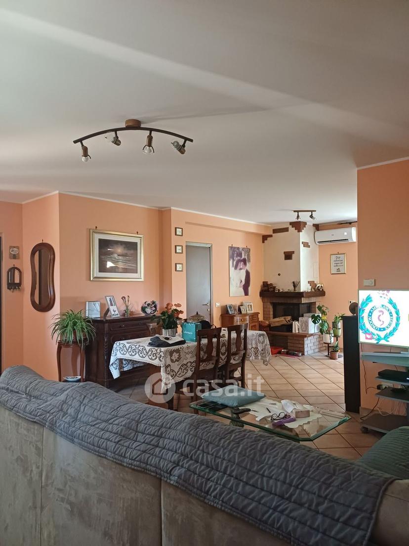 Villa in Via Dante Graziosi — foto 2 di 19