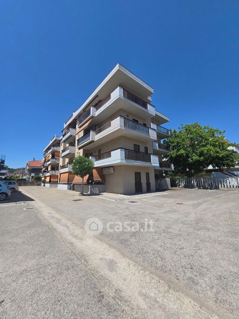 Trilocale in Via C. Colombo 98 — foto 8 di 29