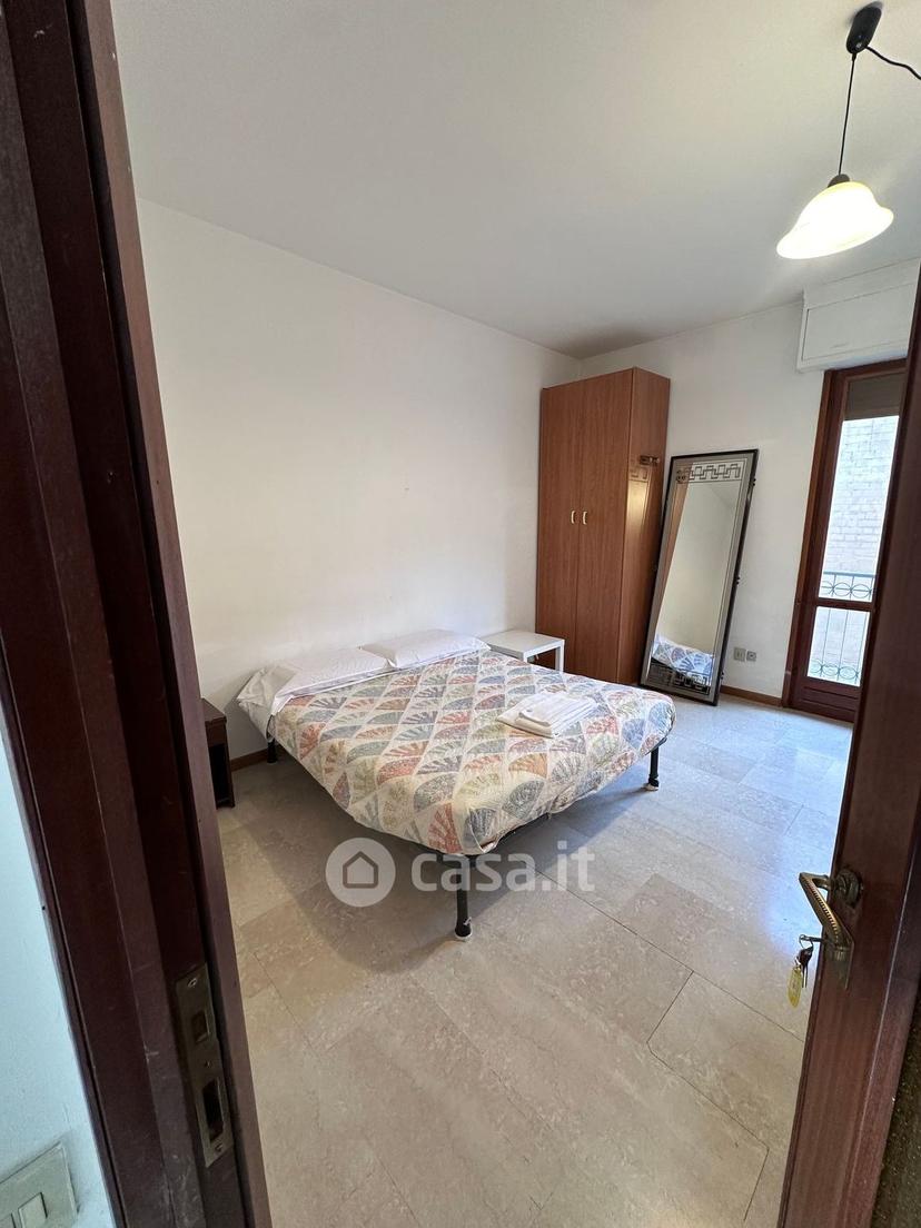 Stanza in Via Villa Glori 12 — foto 12 di 23