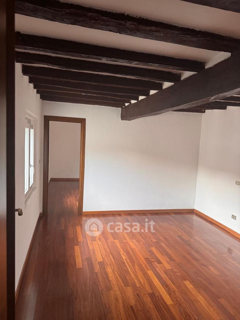 Trilocale in Piazza del Monte — foto 7 di 15