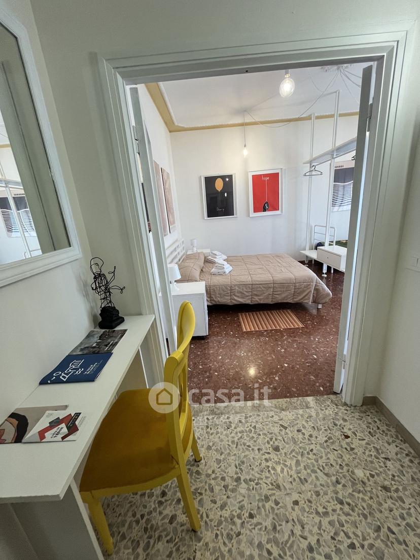 Stanza in Via Luigi Pasteur 32 — foto 7 di 16