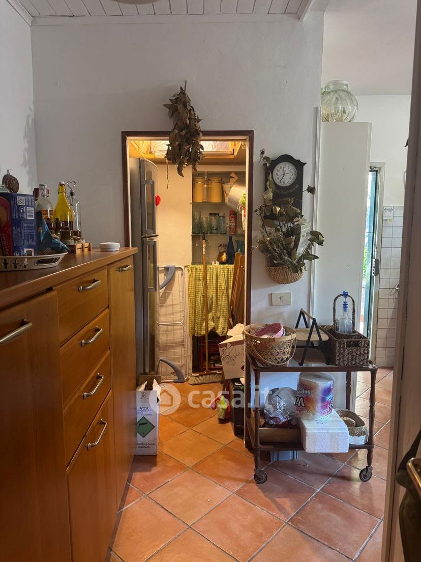 Villa in Via Appia 104 /200 — foto 31 di 136