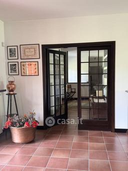Villa in Viale Cristoforo Colombo 43