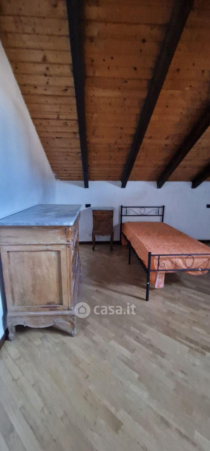 Stanza in Via San Vitale — foto 9 di 45
