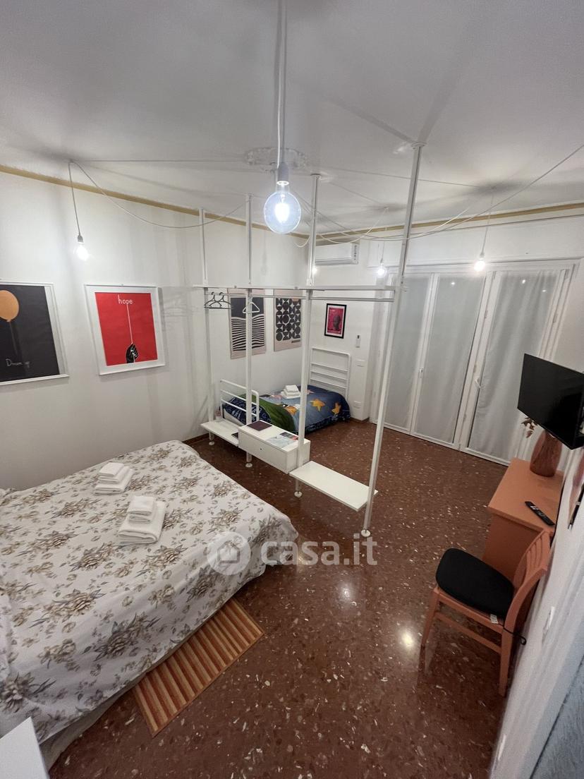 Stanza in Via Luigi Pasteur 32 — foto 10 di 16