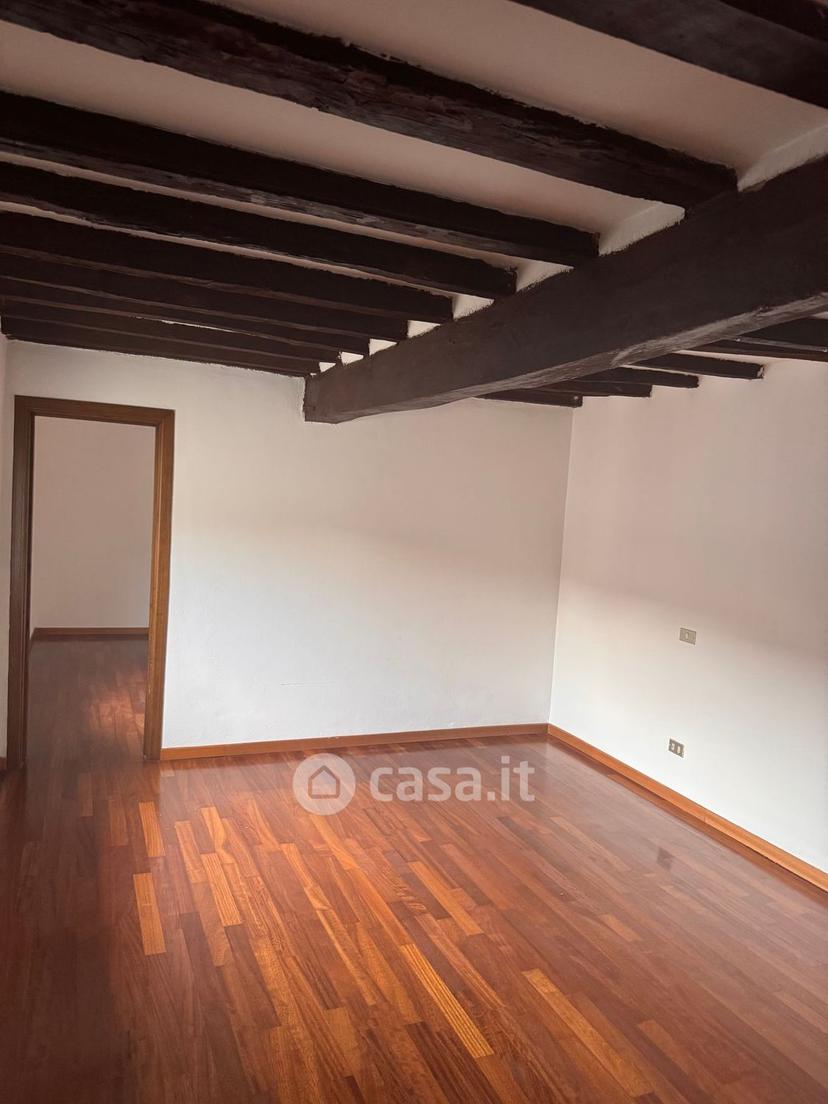 Trilocale in Piazza del Monte — foto 13 di 15