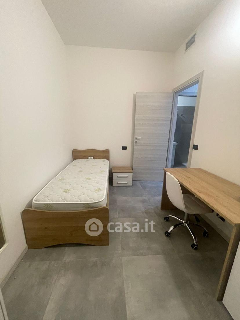 Stanza in Via Bartolomeo Spani 18 d — foto 20 di 35