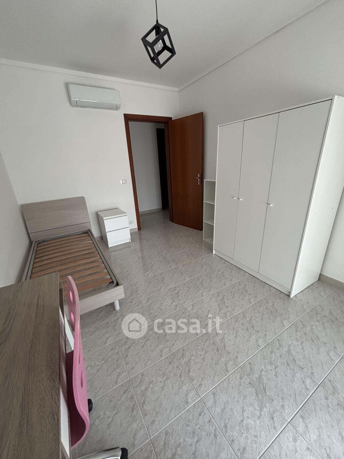 Stanza in Via Giulio Cesare 13
