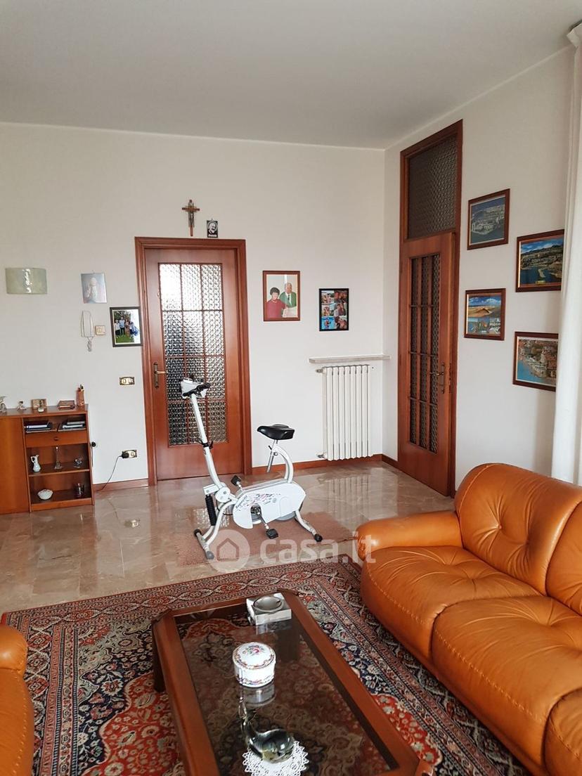 Villa in Via Alcide de Gasperi — foto 35 di 63