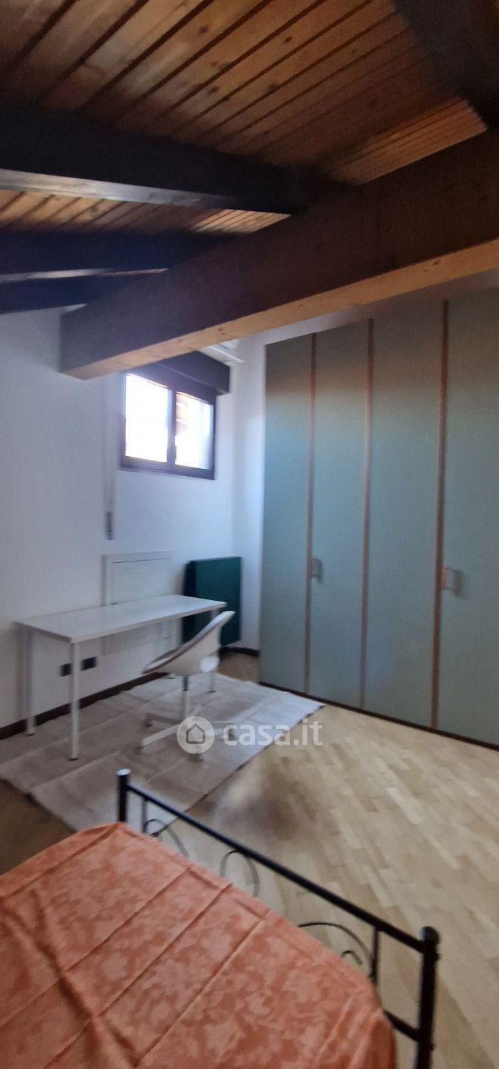 Stanza in Via San Vitale — foto 27 di 45