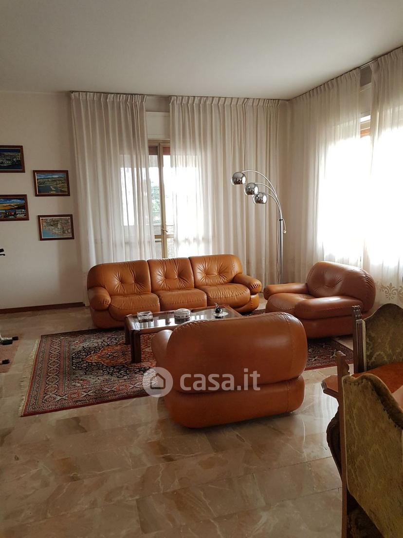 Villa in Via Alcide de Gasperi — foto 10 di 63