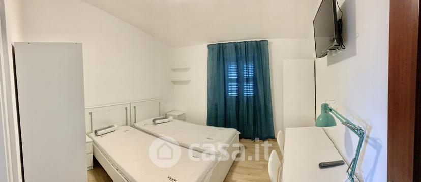 Stanza in Via San Bartolo 8 — foto 3 di 6