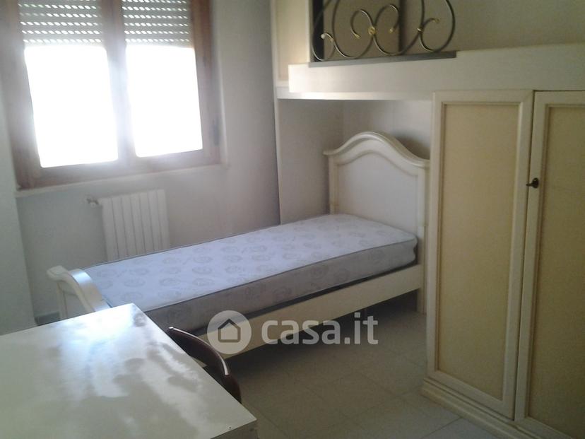 Stanza in Via Archimede 5 — foto 3 di 6