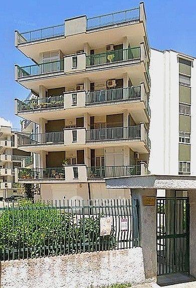 Stanza in Via Vito Forleo 9 — foto 2 di 15