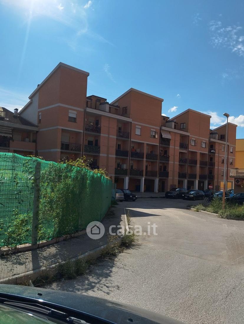 Stanza in Via Lussemburgo — foto 3 di 9