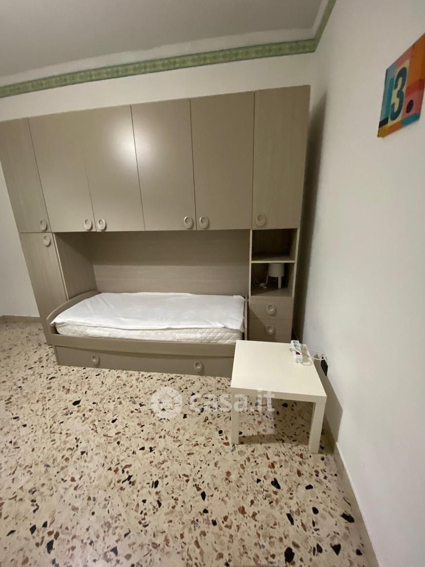 Stanza in Via Alcide de Gasperi 7 — foto 8 di 22