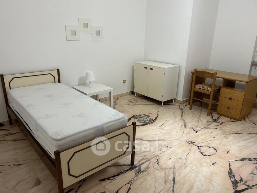 Stanza in Via Pasquale Vena 31 — foto 4 di 26