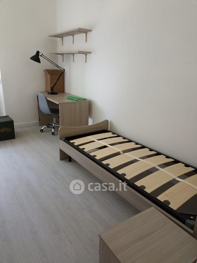 Stanza in Via Ugo Foscolo — foto 8 di 14