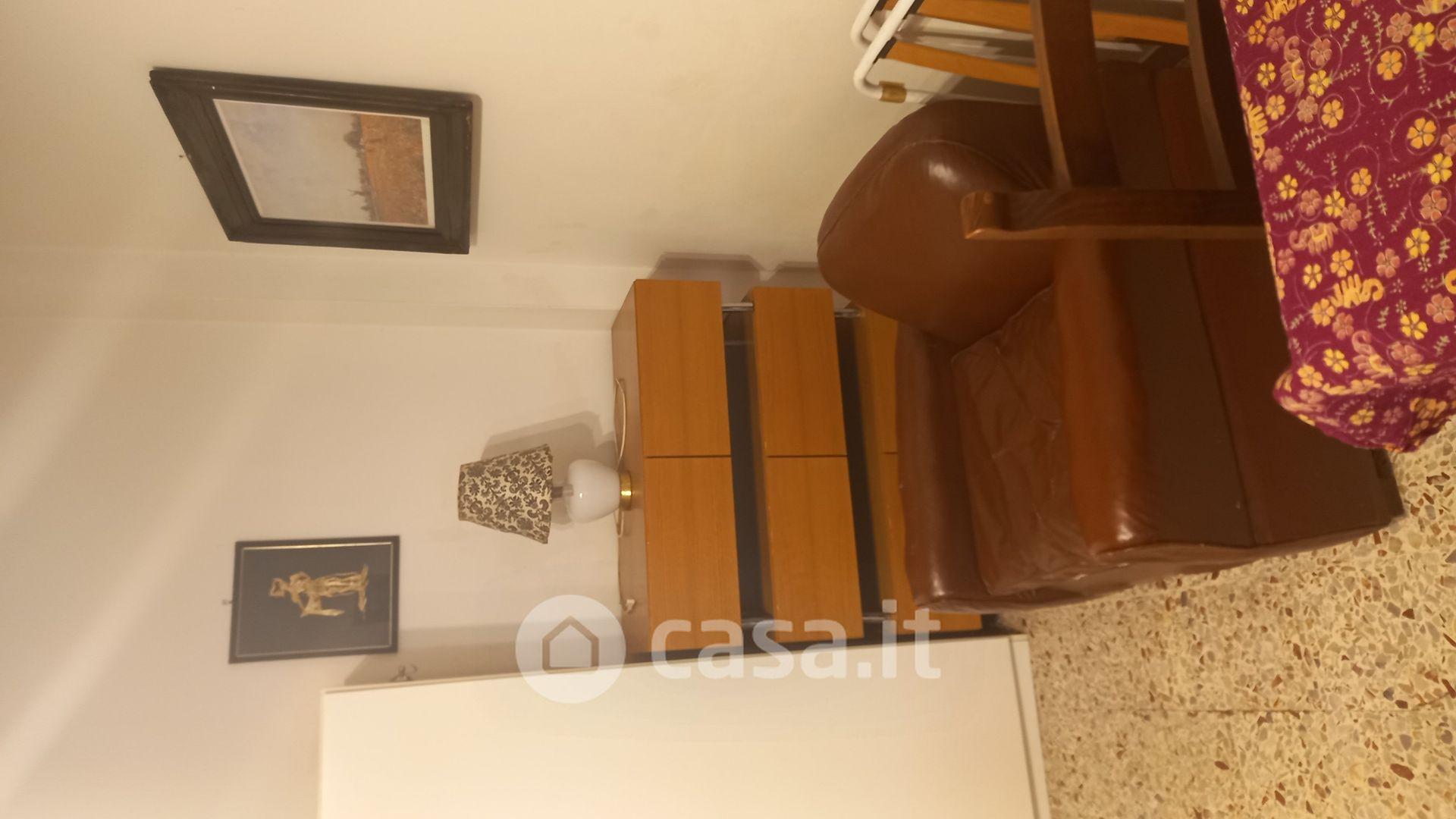 Stanza in Via Carlo Fabri 22