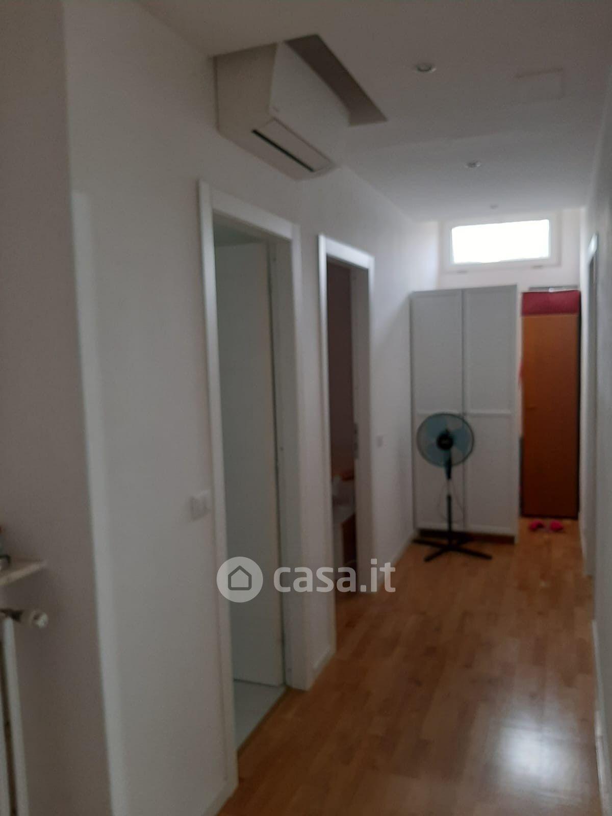 Stanza in Via IV Novembre