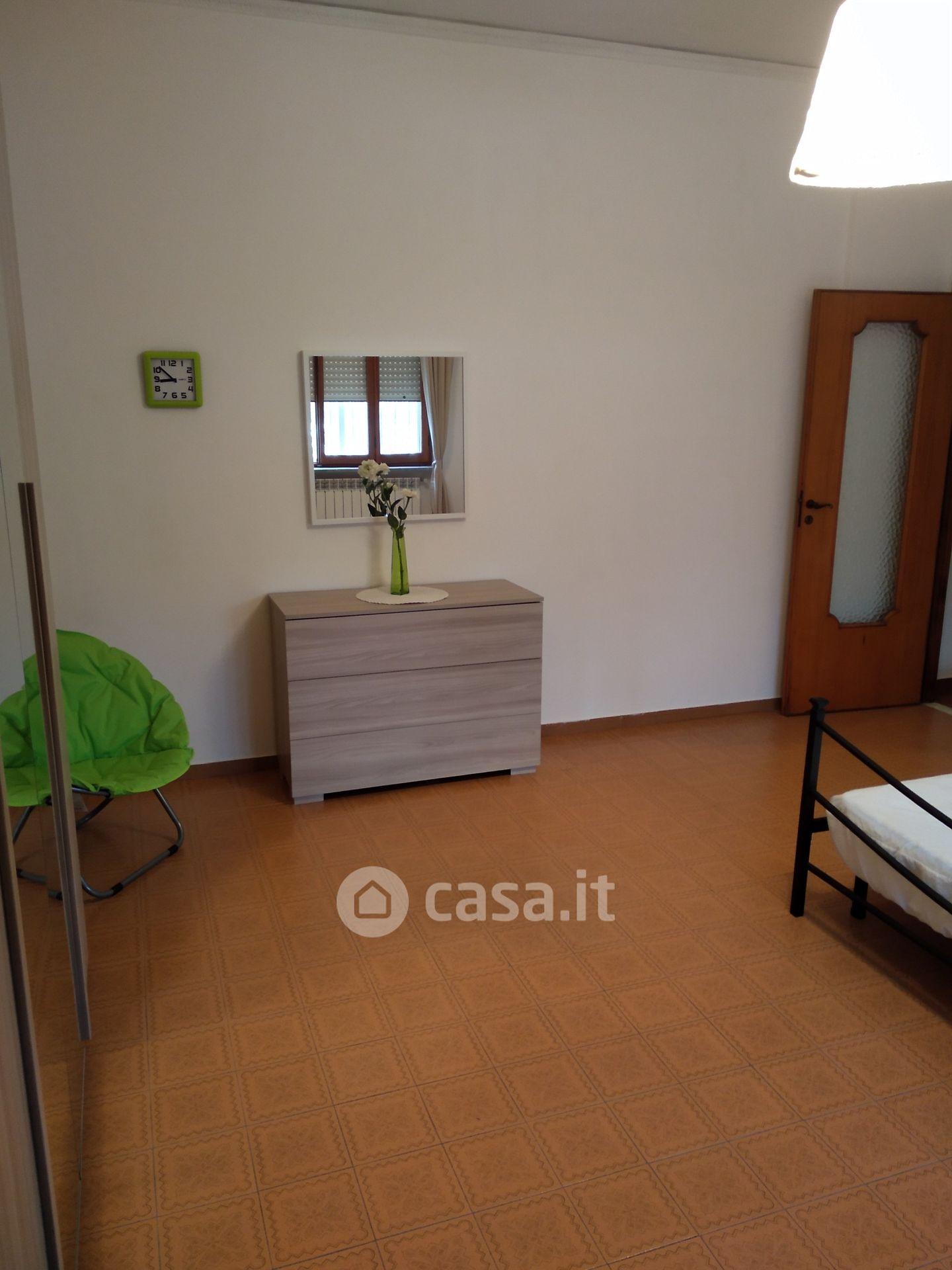 Stanza in Via Gennaro Tescione 146