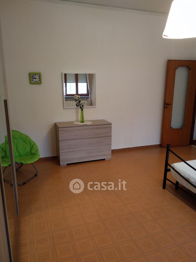 Stanza in Via Gennaro Tescione 146