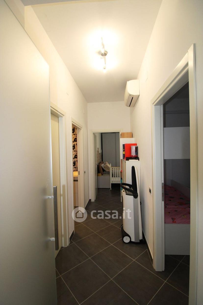 Trilocale in Via della Vela 44 — foto 4 di 31