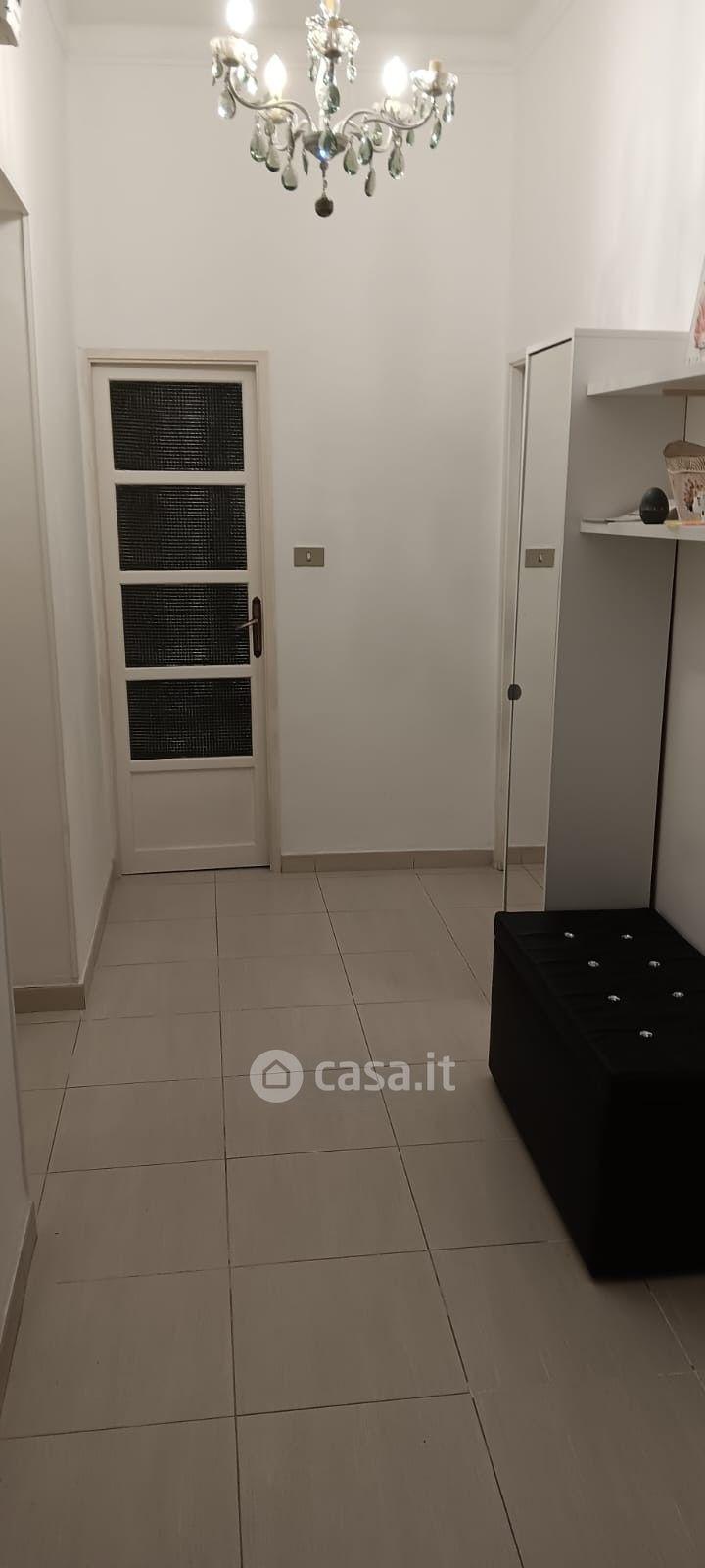 Stanza in Via Ugo Foscolo — foto 5 di 14