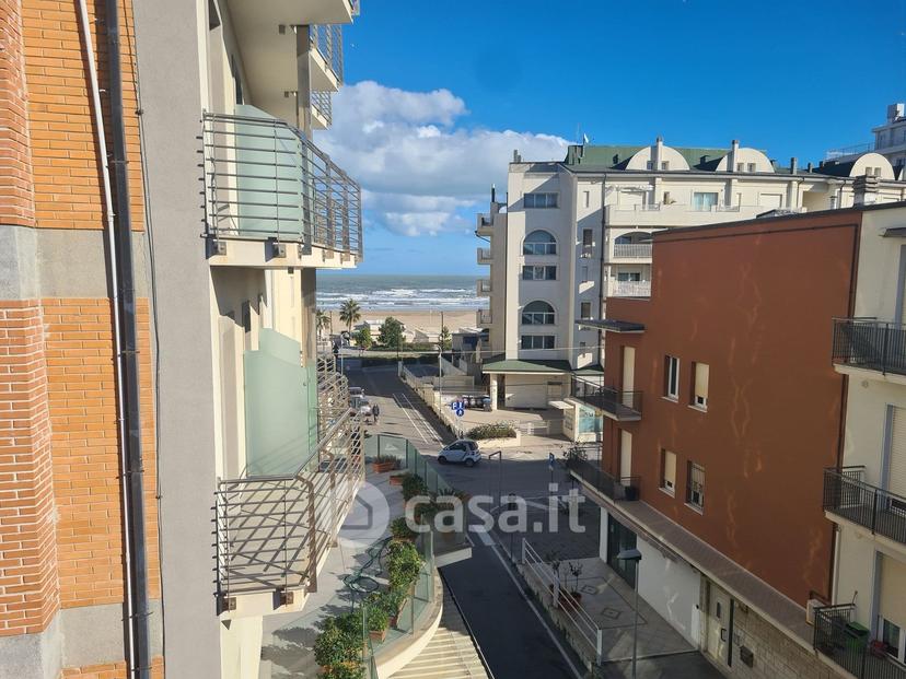 Stanza in Viale Pomezia 3 — foto 4 di 50